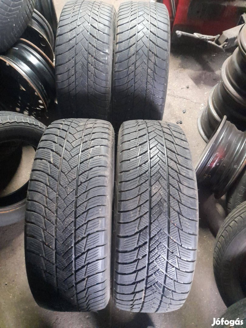 4db 215 55 18 téli gumi