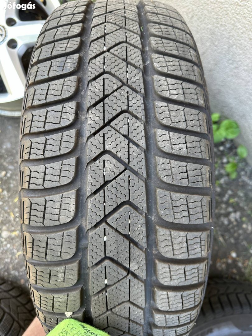 4db 215/55 R17 215/55R17 Pirelli Sottozero3 újszerű téli gumi