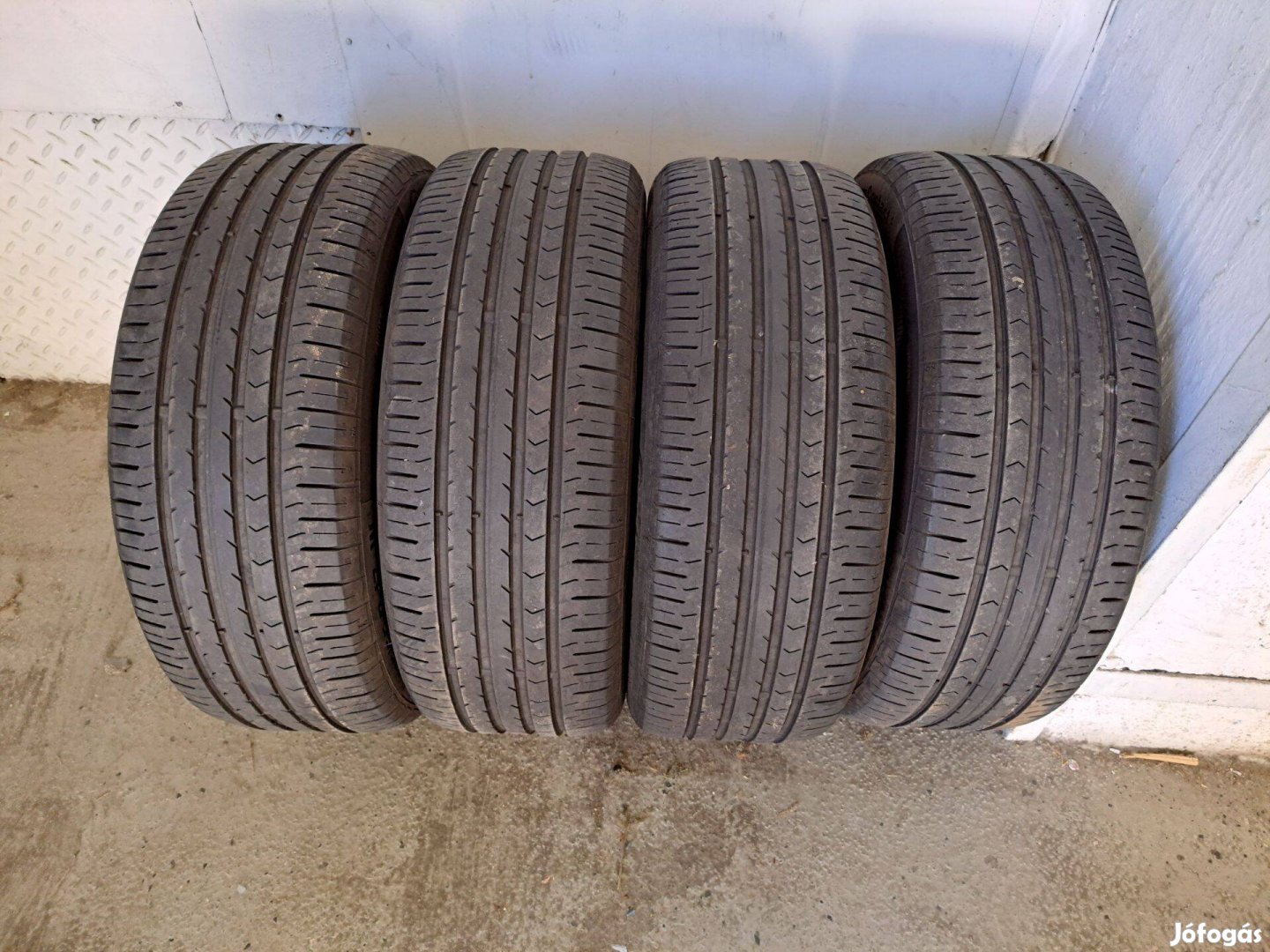 4db 215/55 R17 Continental Contipremiumcontact 5 Nyári gumi (2021)