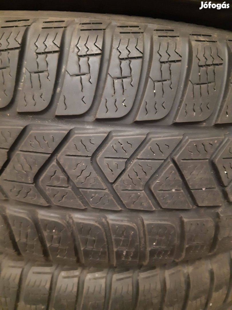 4db 215/60R16 99H Pirelli Sottozero3 téligumi