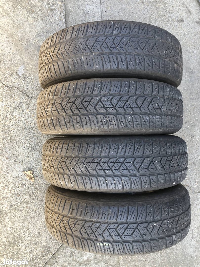 4db 215/65R17 téli Pirelli