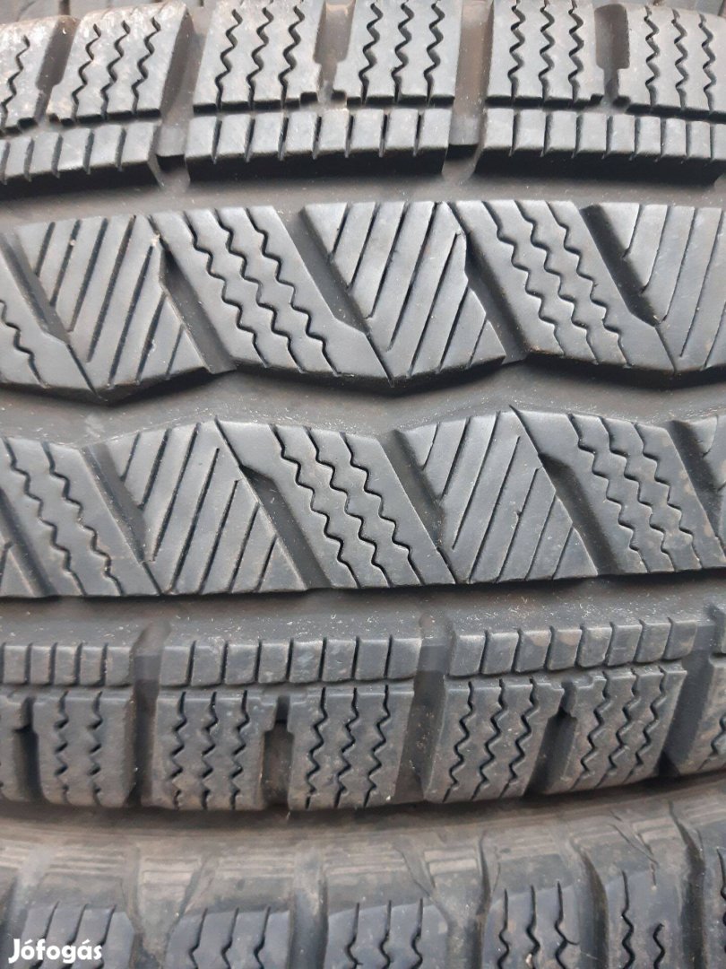 4db 215/75R16C Hankook téligumi