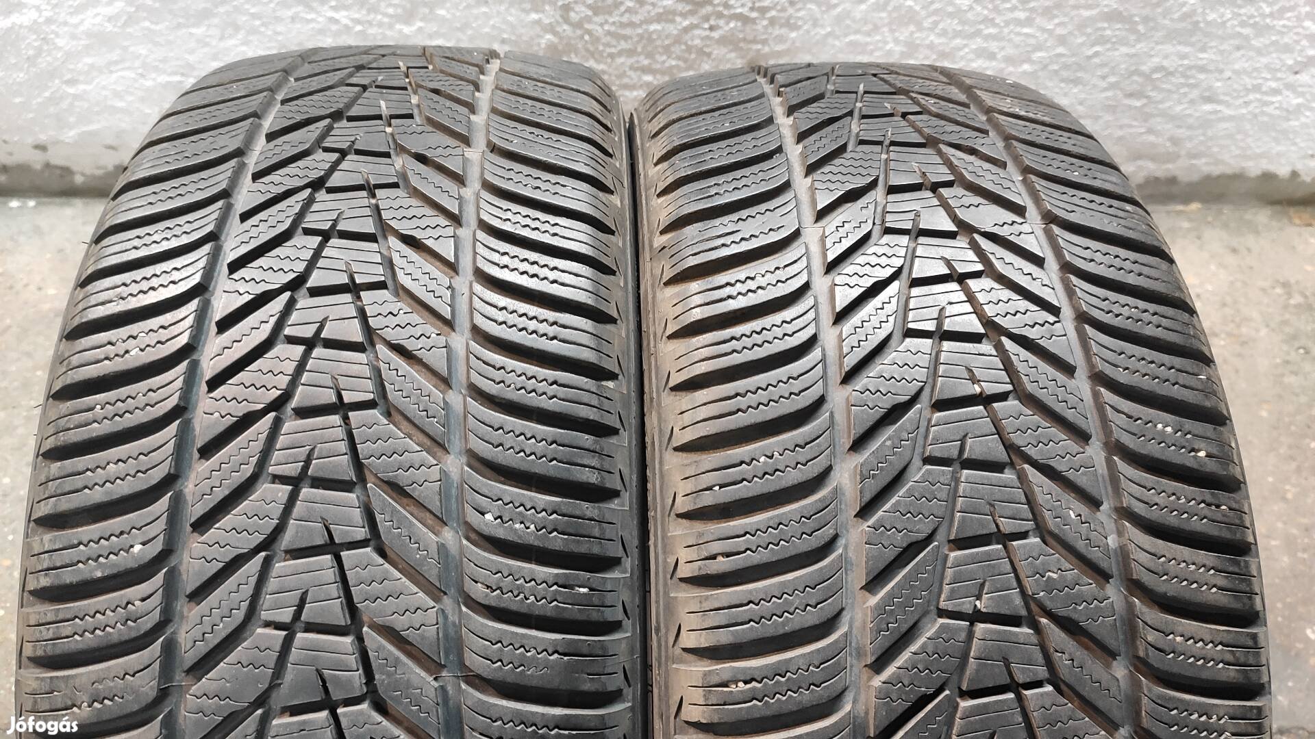 4db 225/40R18 225/40 R18 225/40/18