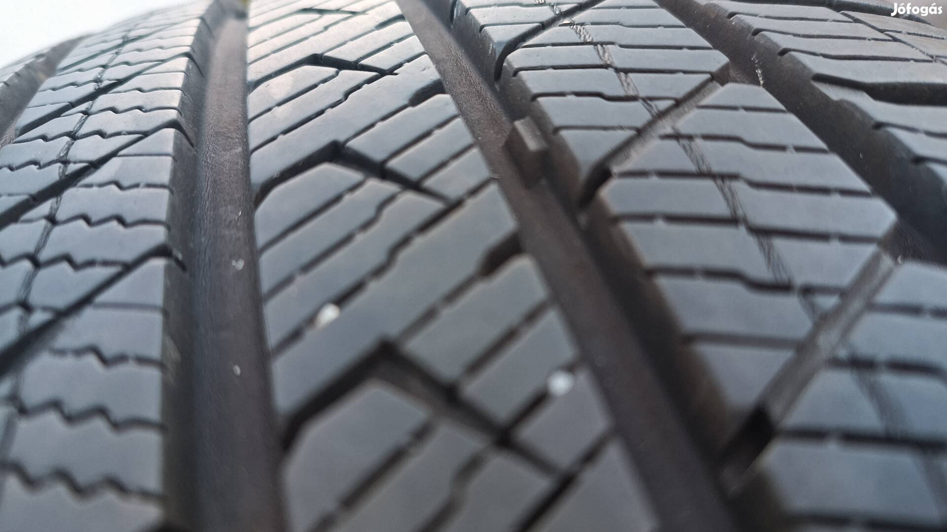 4db 225/50 R18 102V használt Vredestein Quatrak Pro négyévszakos gumi.