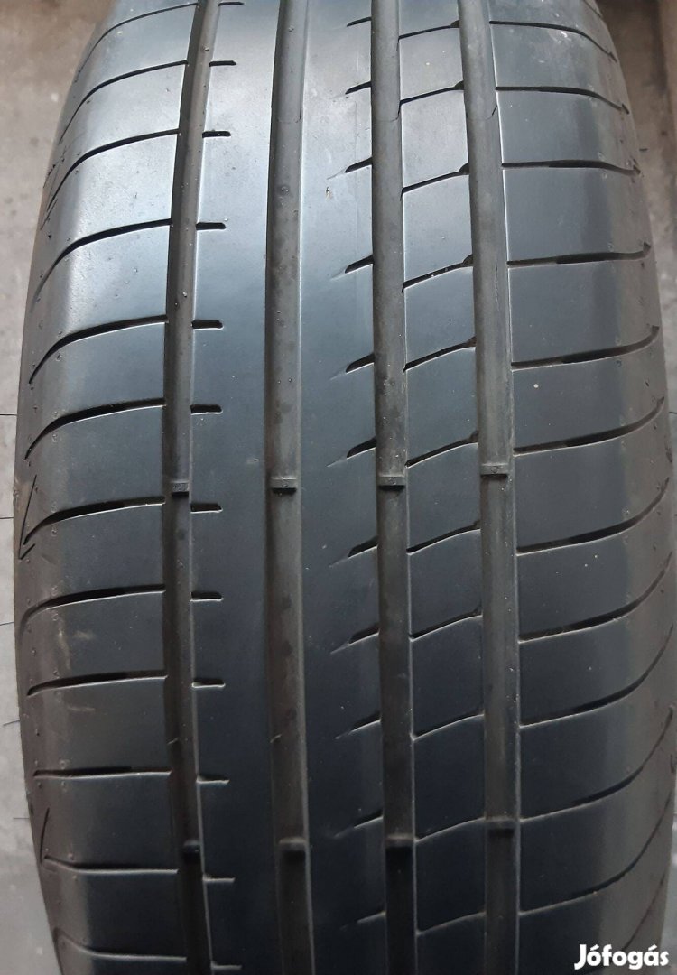 4db 235/60R18 107V Goodyear nyárigumi