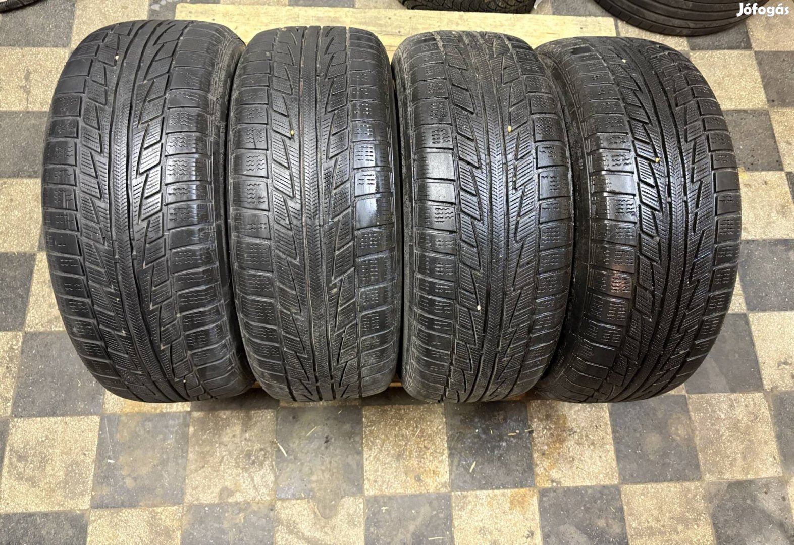 4db 235/60 R16 104H XL téli gumi szett BMW E38