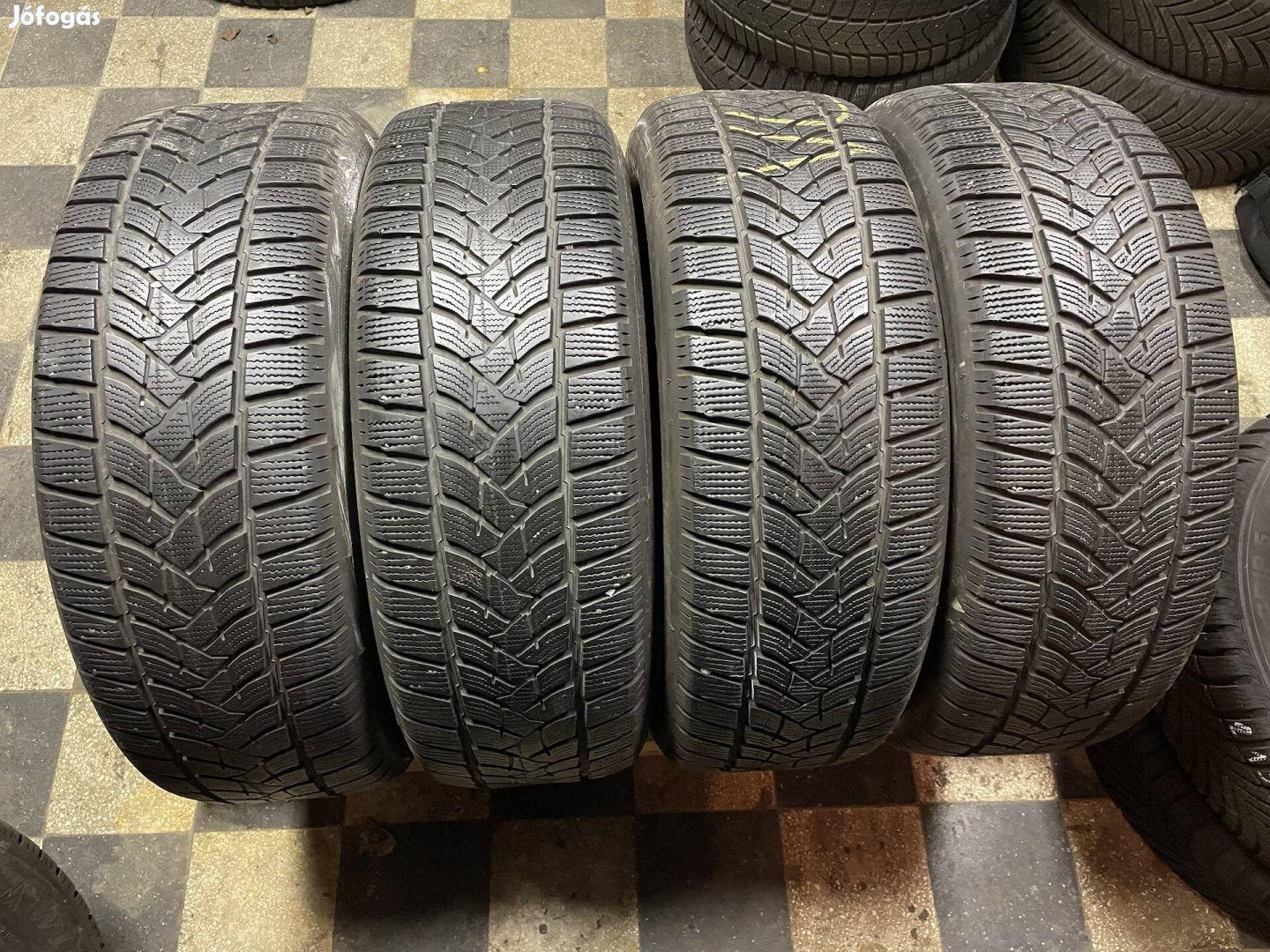 4db 235/60 R18 Dunlop Winter Sport 5 téli gumi szett 