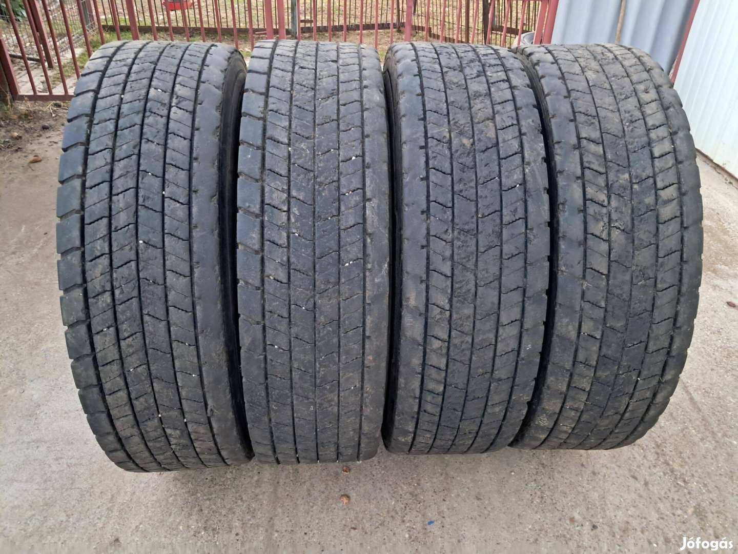4db 315/80R22,5 Kamion gumi