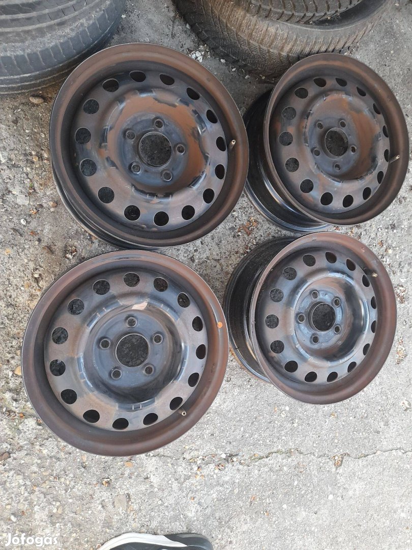 4db 5,5x15-ös KIA / Hyundai felni gumis műhelytől