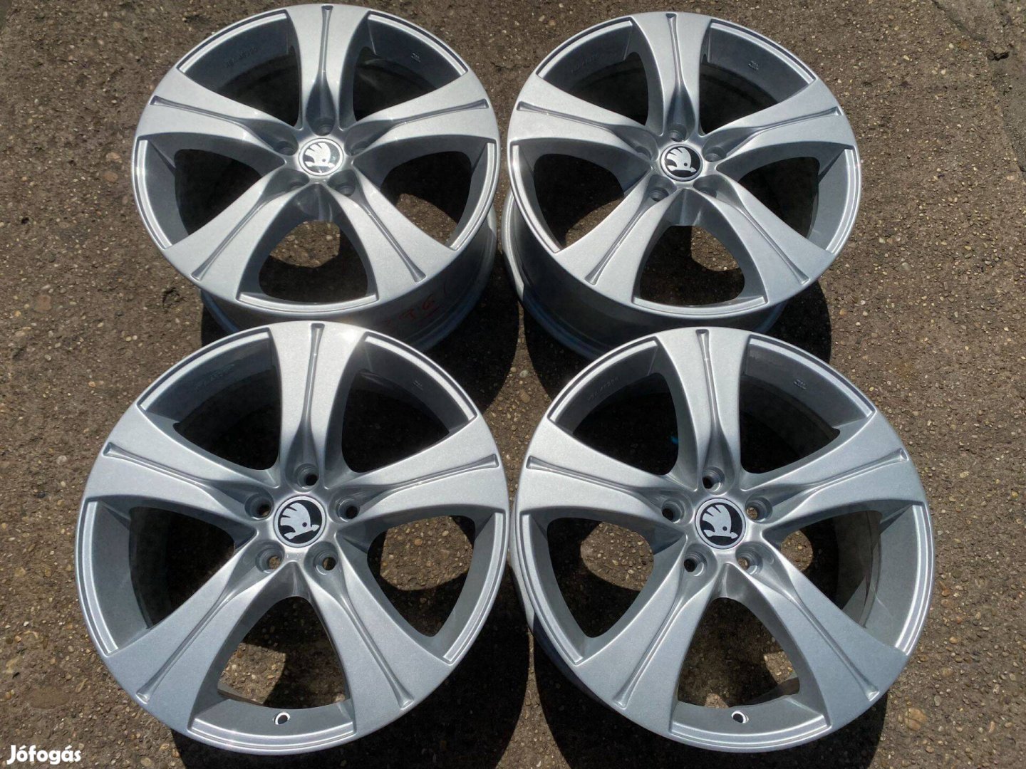 4db Alutec 18" Skoda alufelni. (3961)