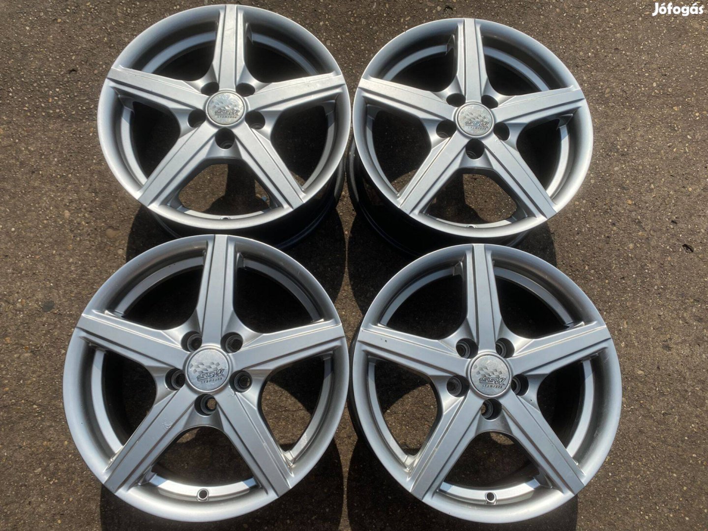 4db B.A.T. 15 VW Toyota Seat Skoda alufelni. (4044)