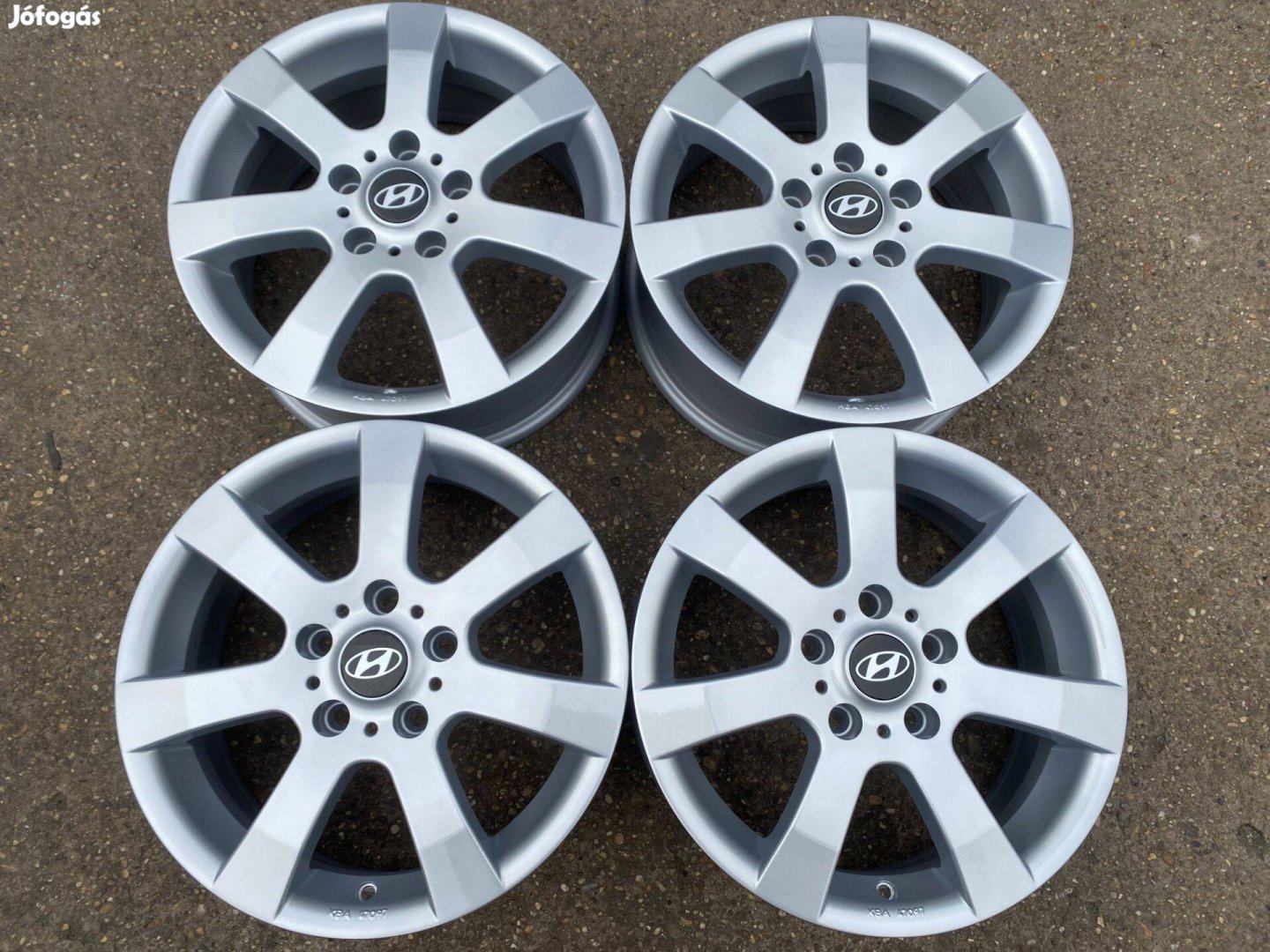 4db B.A.T. 16" Hyundai alufelni. (3707)