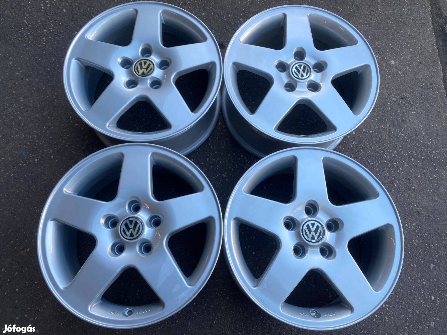 4db B.A.T. 16" VW alufelni. (3635)