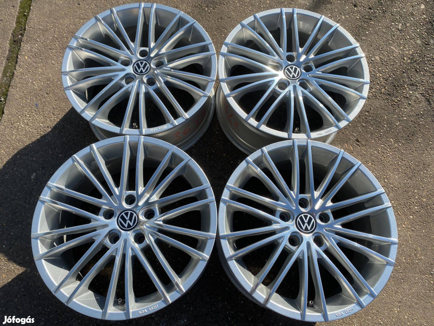 4db B.A.T. 17" VW alufelni. (3702)