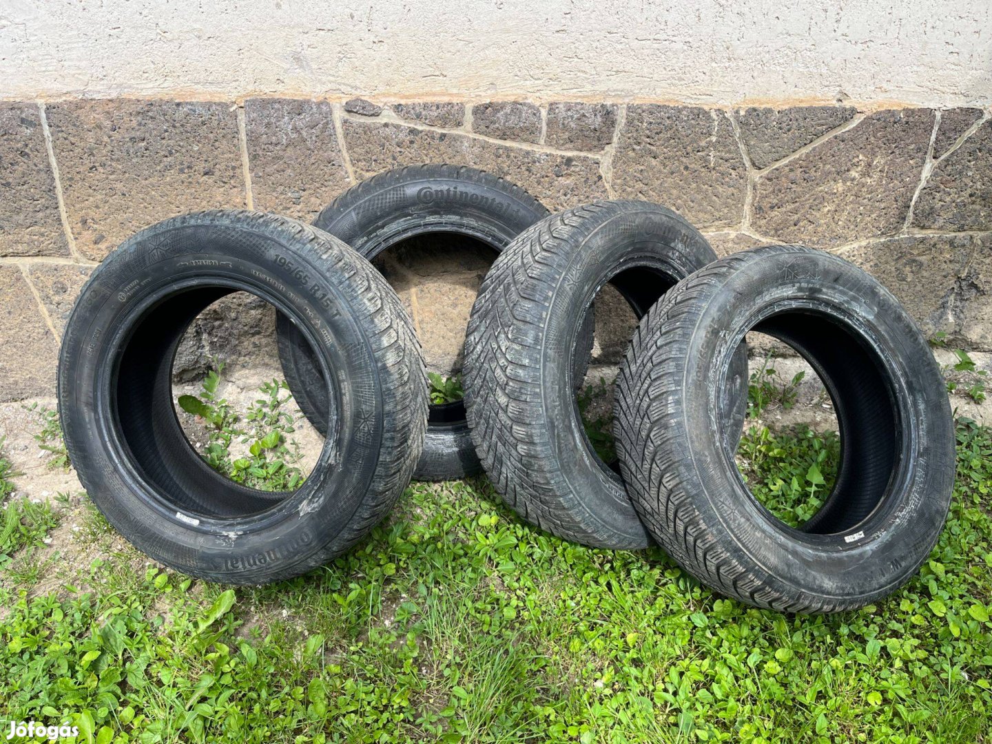 4db Continental 195/65R15-ös téli gumik