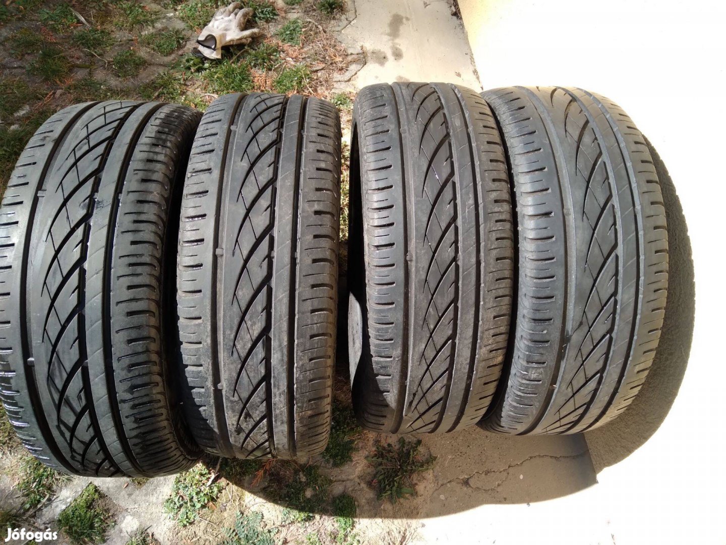 4db Continental Premium Contact 205/55 R16 nyári gumi 1490-Ft/db
