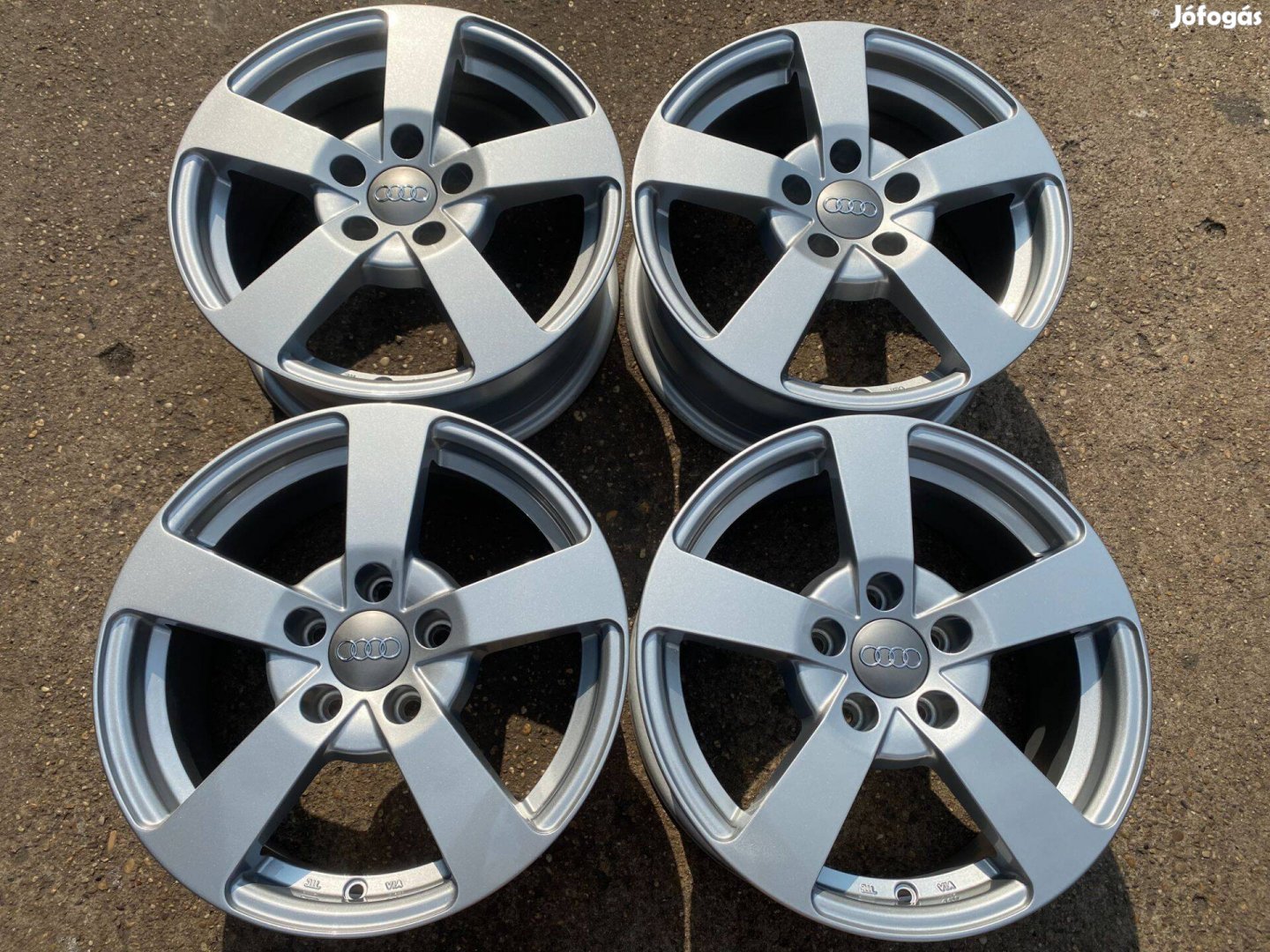 4db Dezent 16" Audi alufelni. (3467)