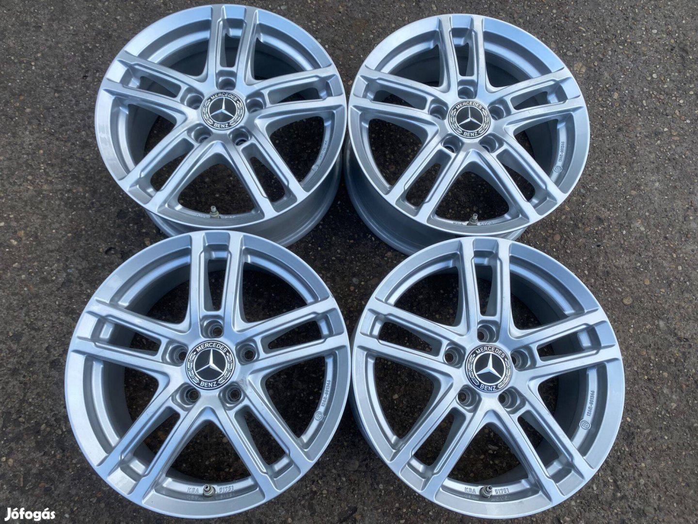 4db Dezent 16" Mercedes-Benz alufelni. (3888)