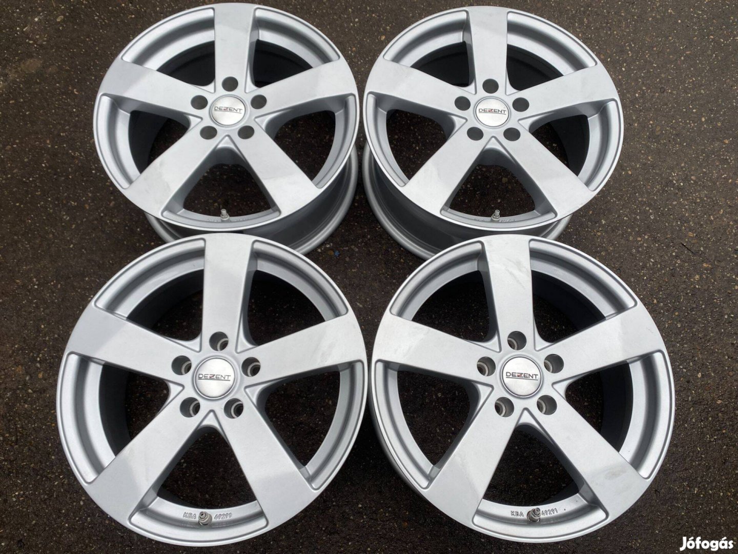 4db Dezent 17" Mercedes-Benz E213 alufelni. (3596)