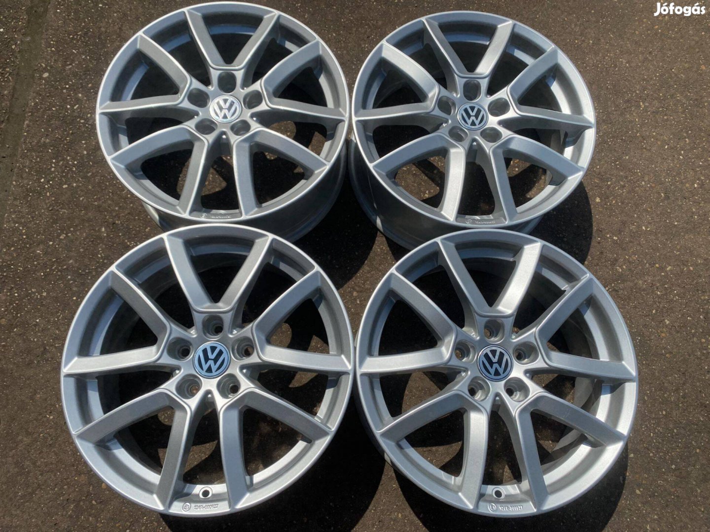 4db Dezent 17" VW alufelni. (3834)