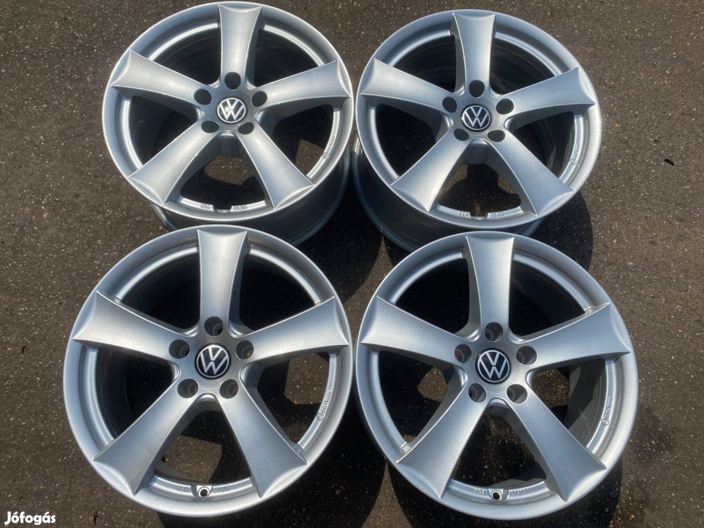 4db Dezent 17" VW alufelni. (3835)