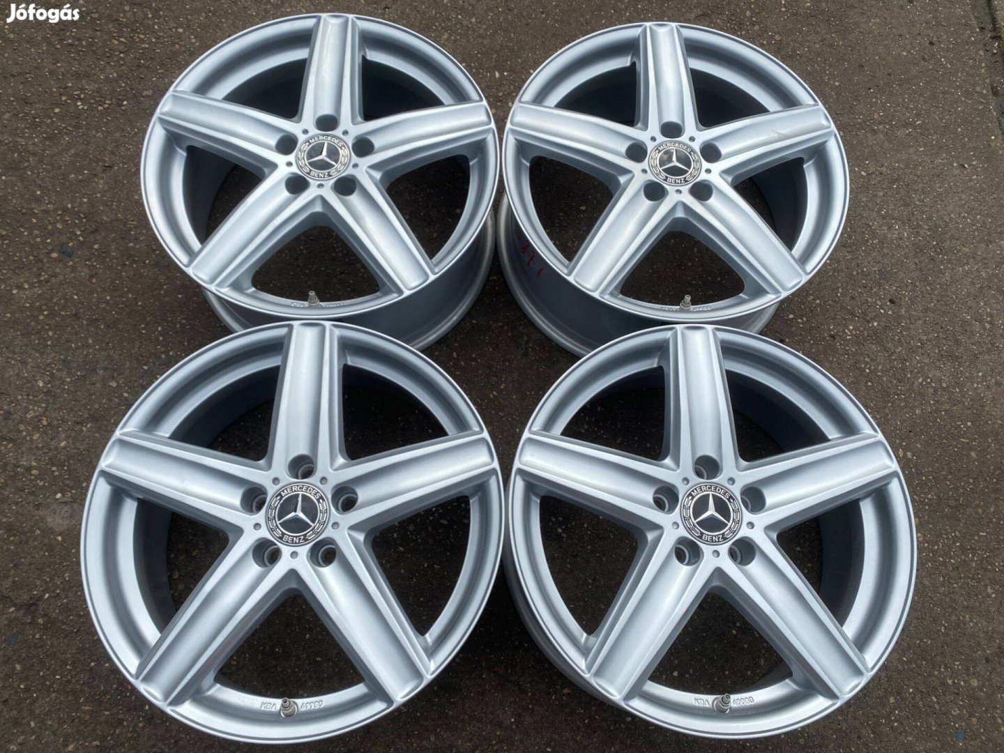 4db Dezent 18" Mercedes-Benz alufelni. (3871)