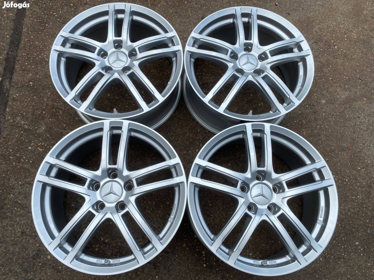 4db Dezent 18" Mercedes-Benz alufelni. (3985)