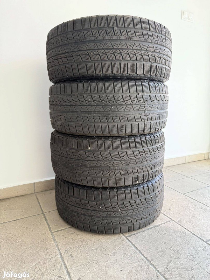 4db Firemax FM805+ 235/45 R18 használt téli gumi