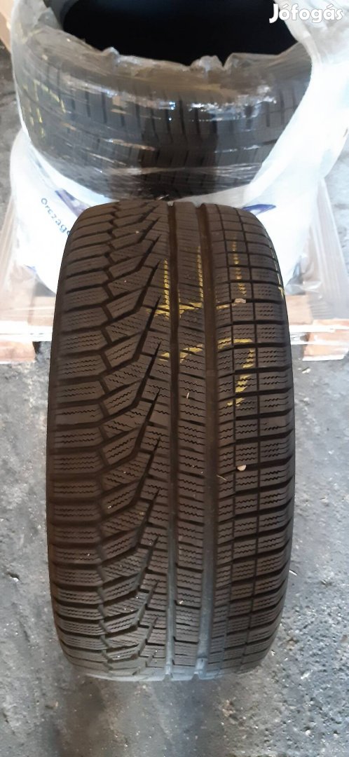 4db Hankook téli gumi eladó! 245/40 R18 2016.24.-heti