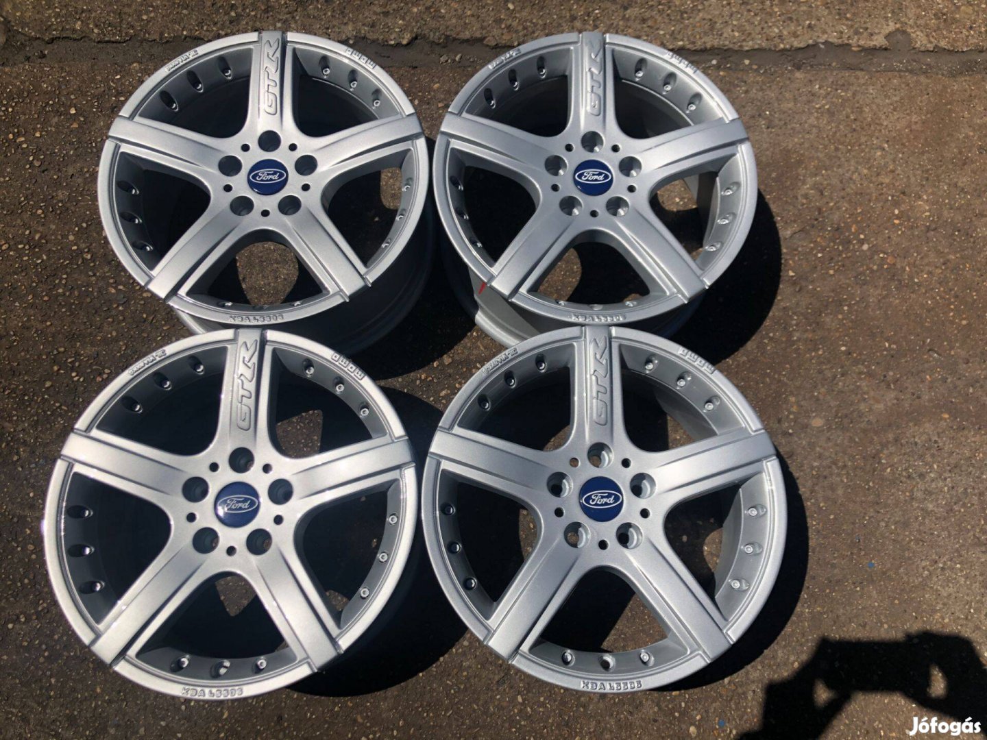 4db Momo 16" Ford - Volvo alufelni. (3971)