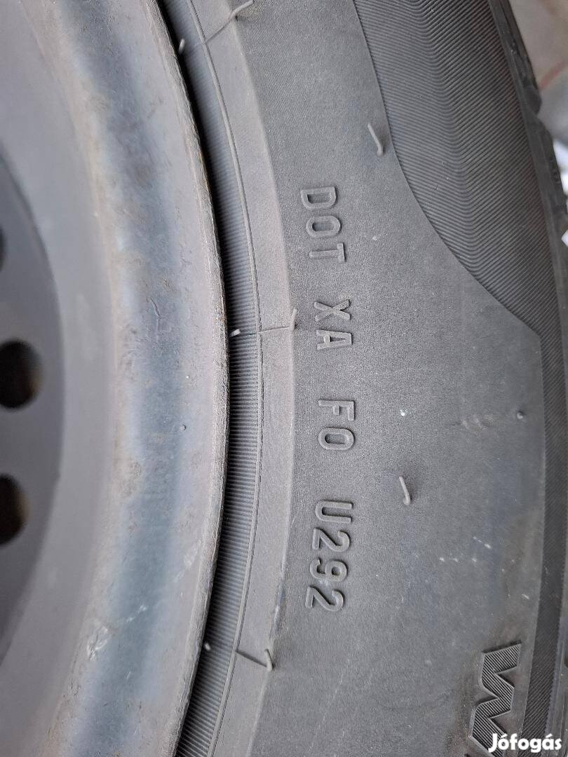 4db Pirelli Sottozero 215/60/R16 téligumi lemezfelnivel