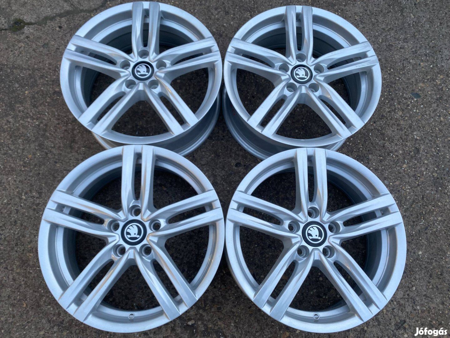 4db RC 17" Skoda Superb alufelni. (3560)