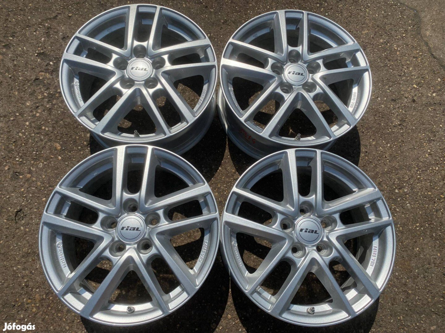 4db Rial 16" Ford alufelni. (3914)