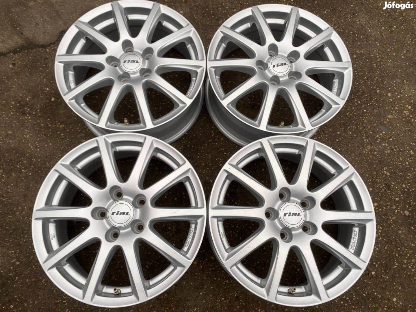 4db Rial 16" VW - Skoda - Seat alufelni. (3606)