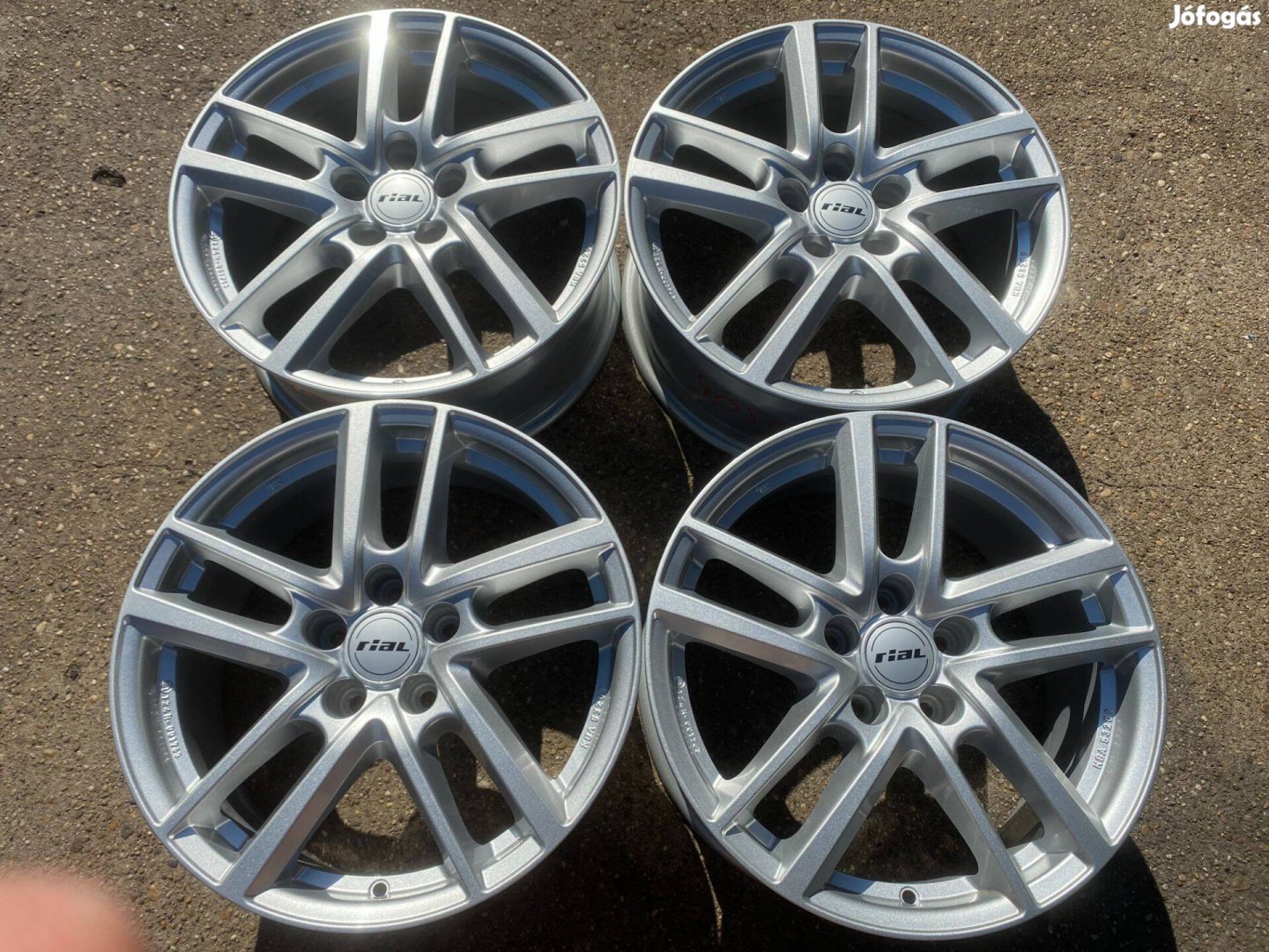 4db Rial 17 Audi VW Skoda alufelni. (4050)