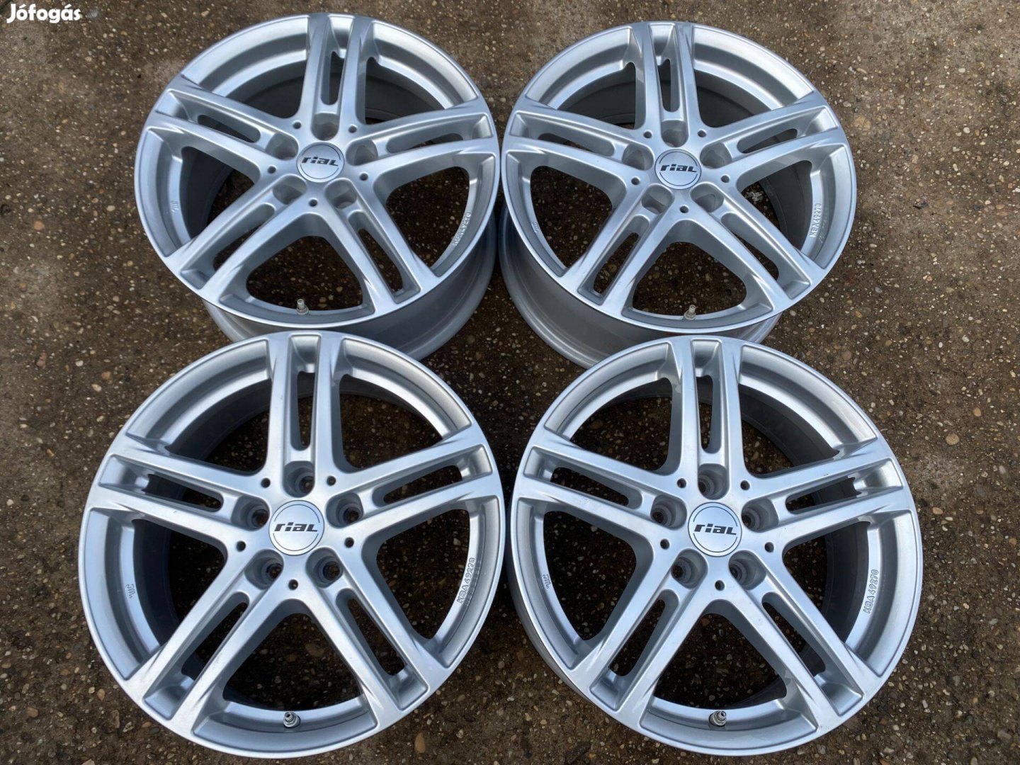 4db Rial 17" VW Passat alufelni. (3502)