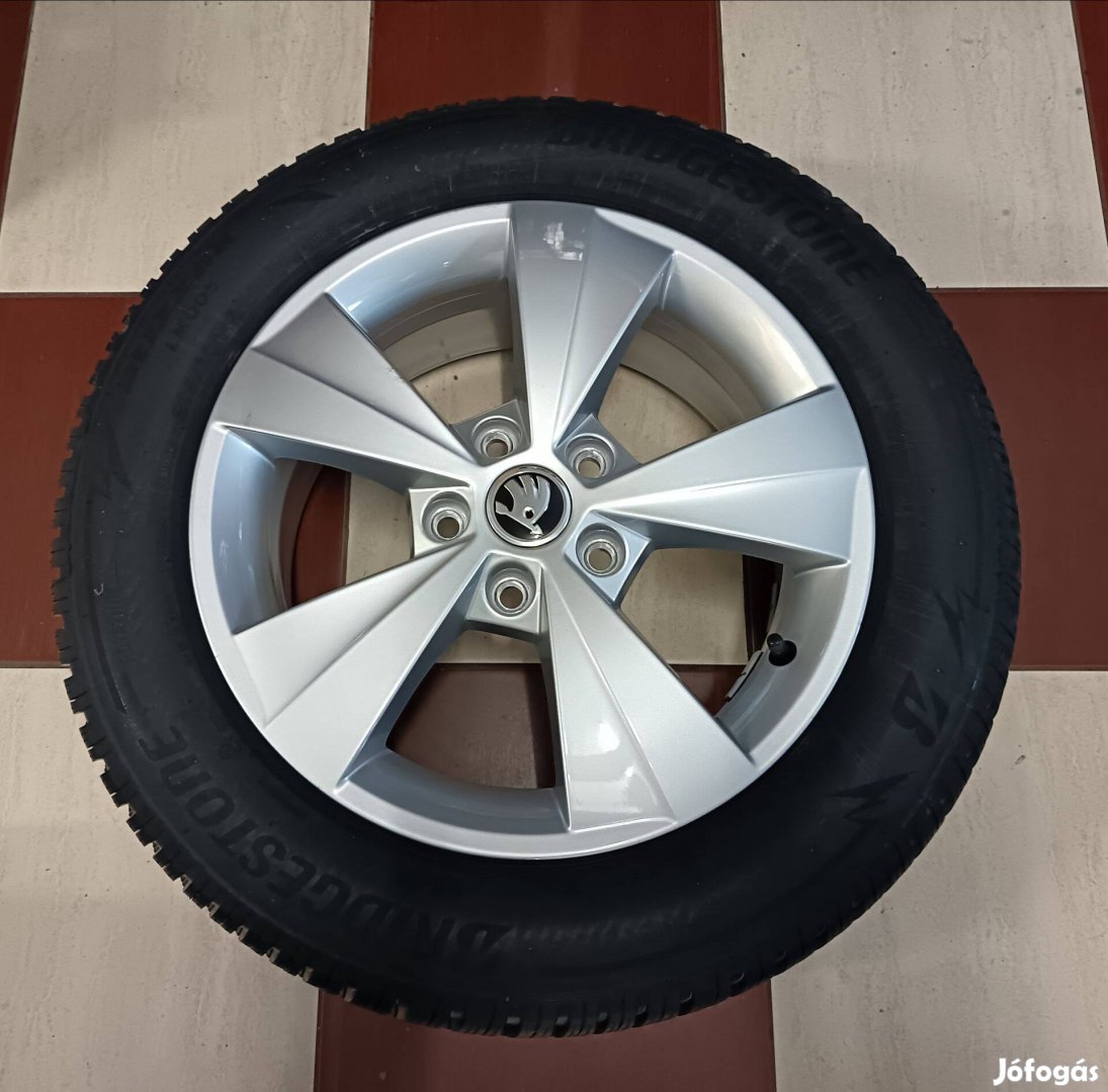 4db Skoda Octavia gyári új alufelni Bridgestone téli gumival 16"