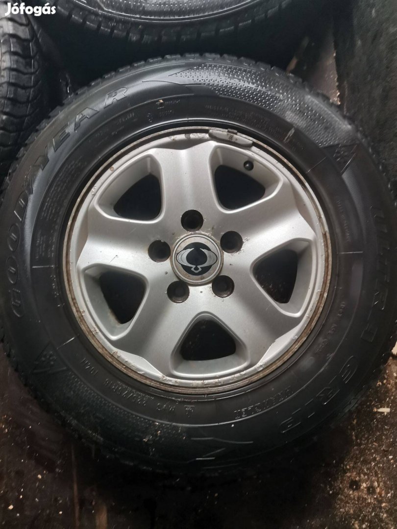 4db Szép Olcsó Ssangyong felni gumival