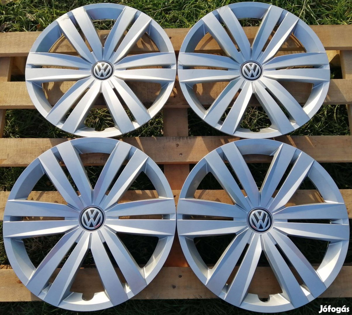 4db Szinte új gyári VW R16 16 " colos hibátlan dísztárcsa eladó!