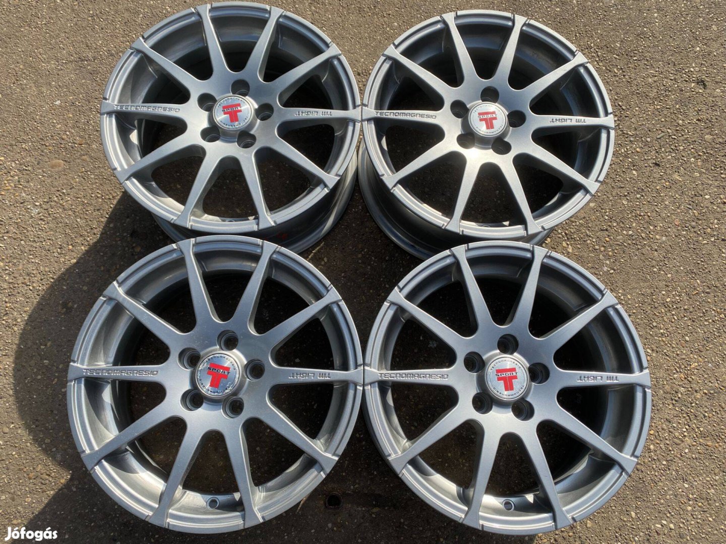 4db Technomagnesio 15" VW - Skoda - Seat - Subaru alufelni. (3694)