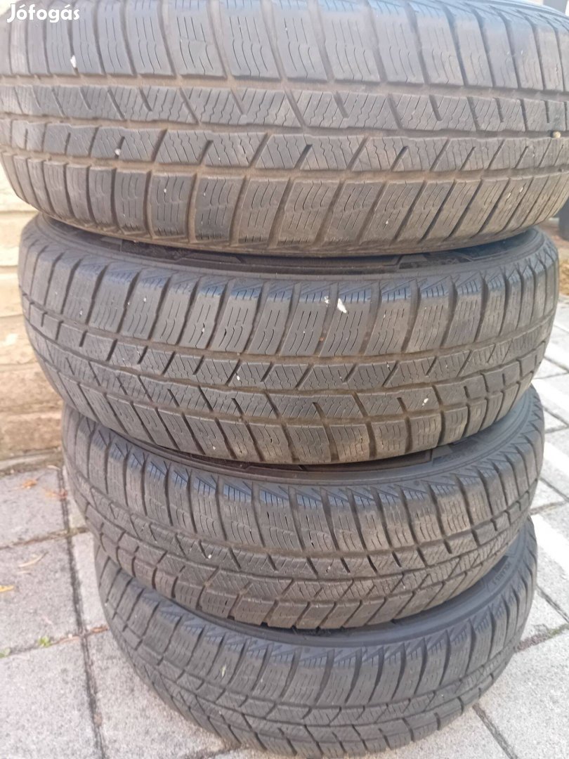 4db Téli gumi 175/65R14 Barum újszerű állapotban