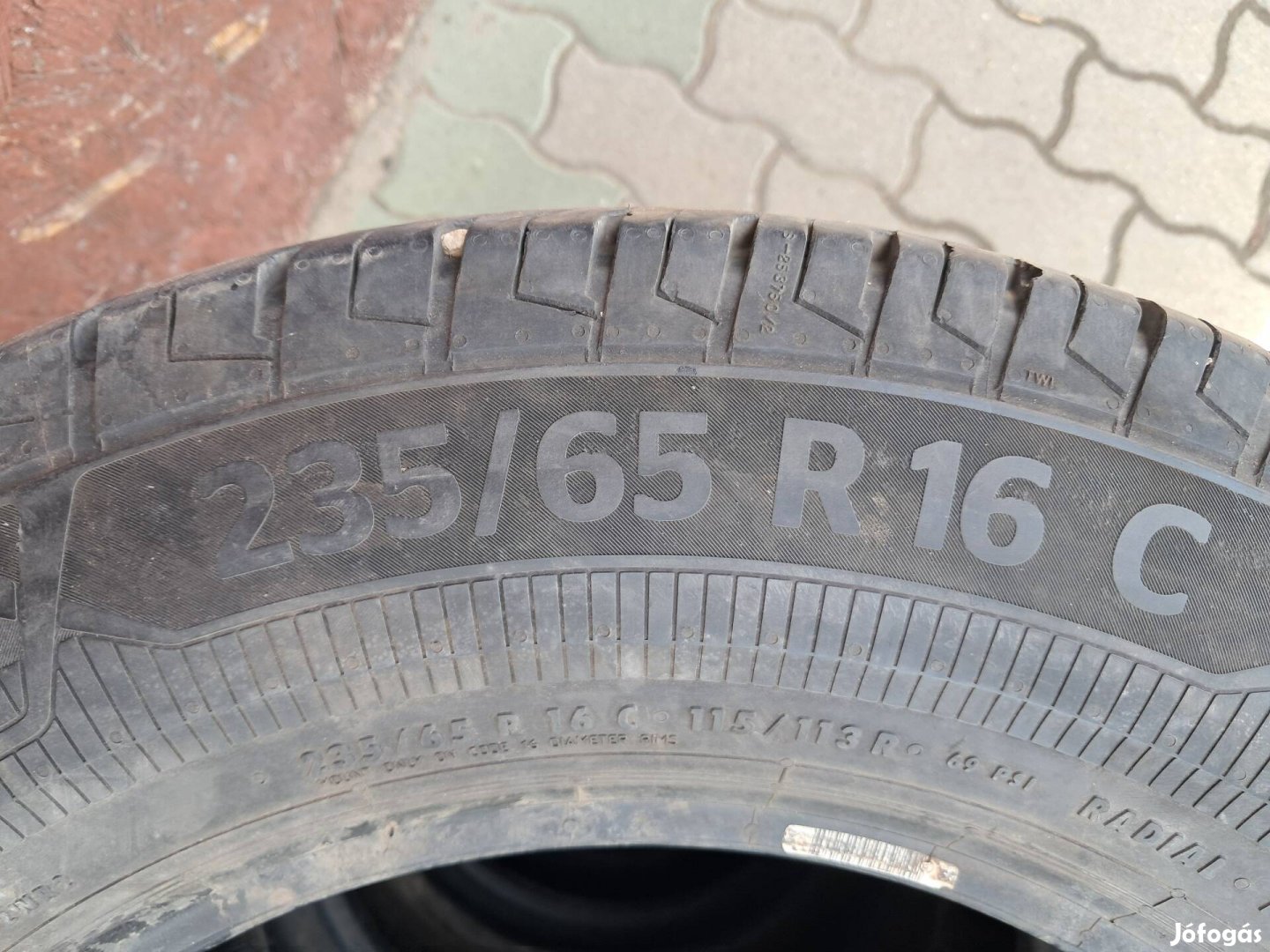 4db Téli gumi Continentál 235/65 R16C