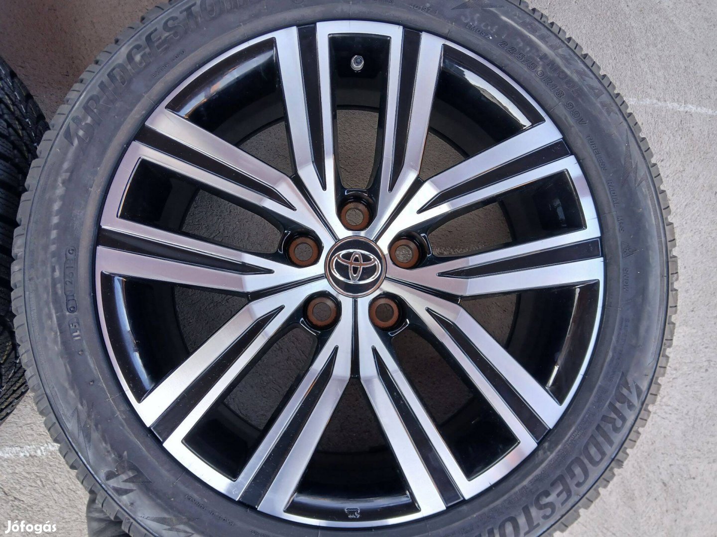 4db Új 0km-es 18" Toyota Corolla Cross alufelni felni új téli gumikkal