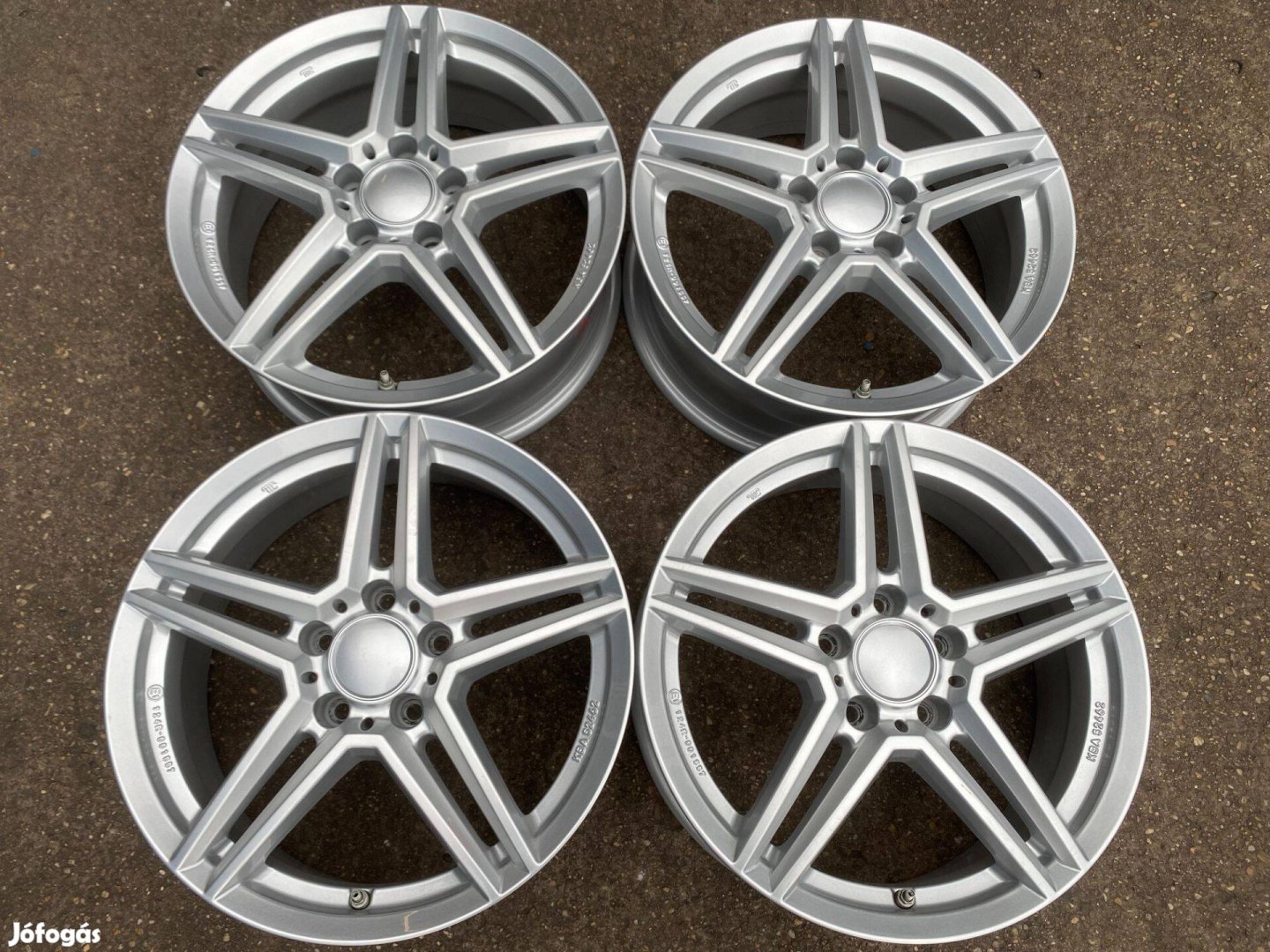 4db Uniwheels 17" Mercedes-Benz alufelni. (3996)