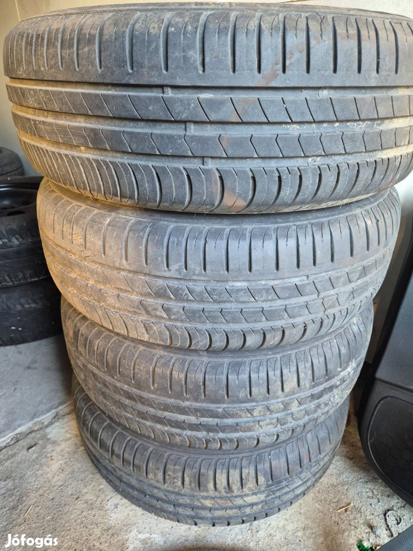 4db VW lemezfelni 195/65r15 hankook nyárigumikkal 6,5mm profilmélységg