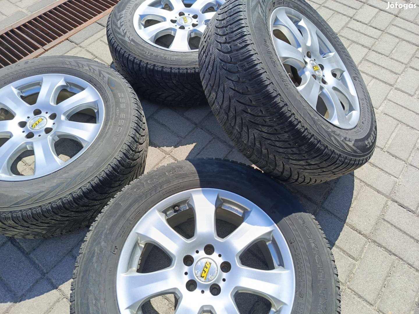 4db Volvo XC90 alufelni 17" + téligumik 235/65R17 ET45 7,5Jx17H2