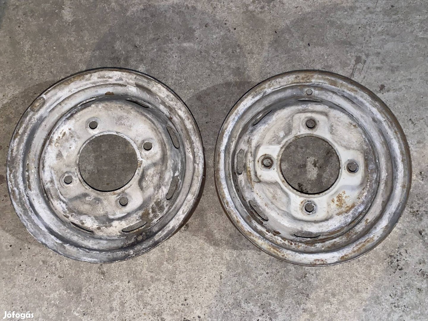 4db Wartburg és 1db Trabant felni + 2db gumi