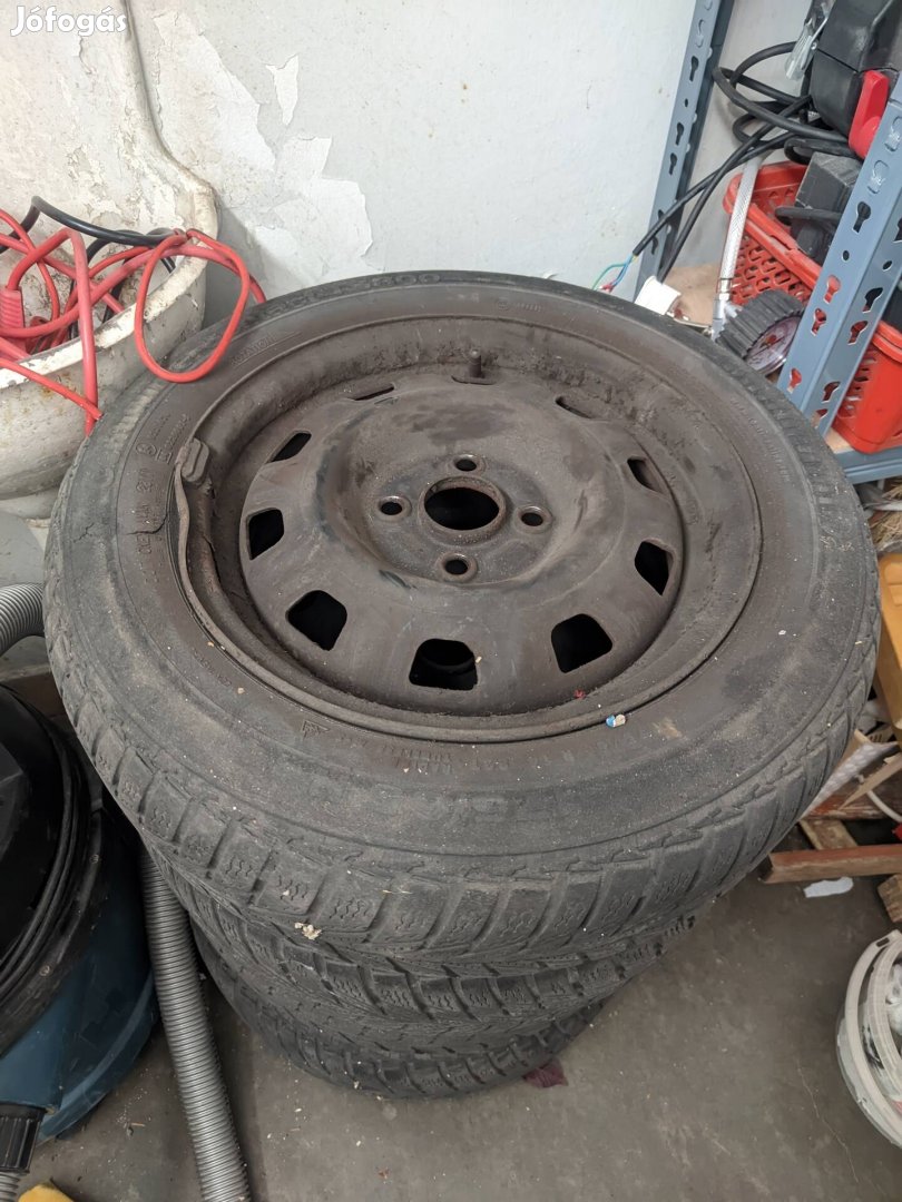 4db acélfelni 14 col 4x100 Honda jazzről téligumival