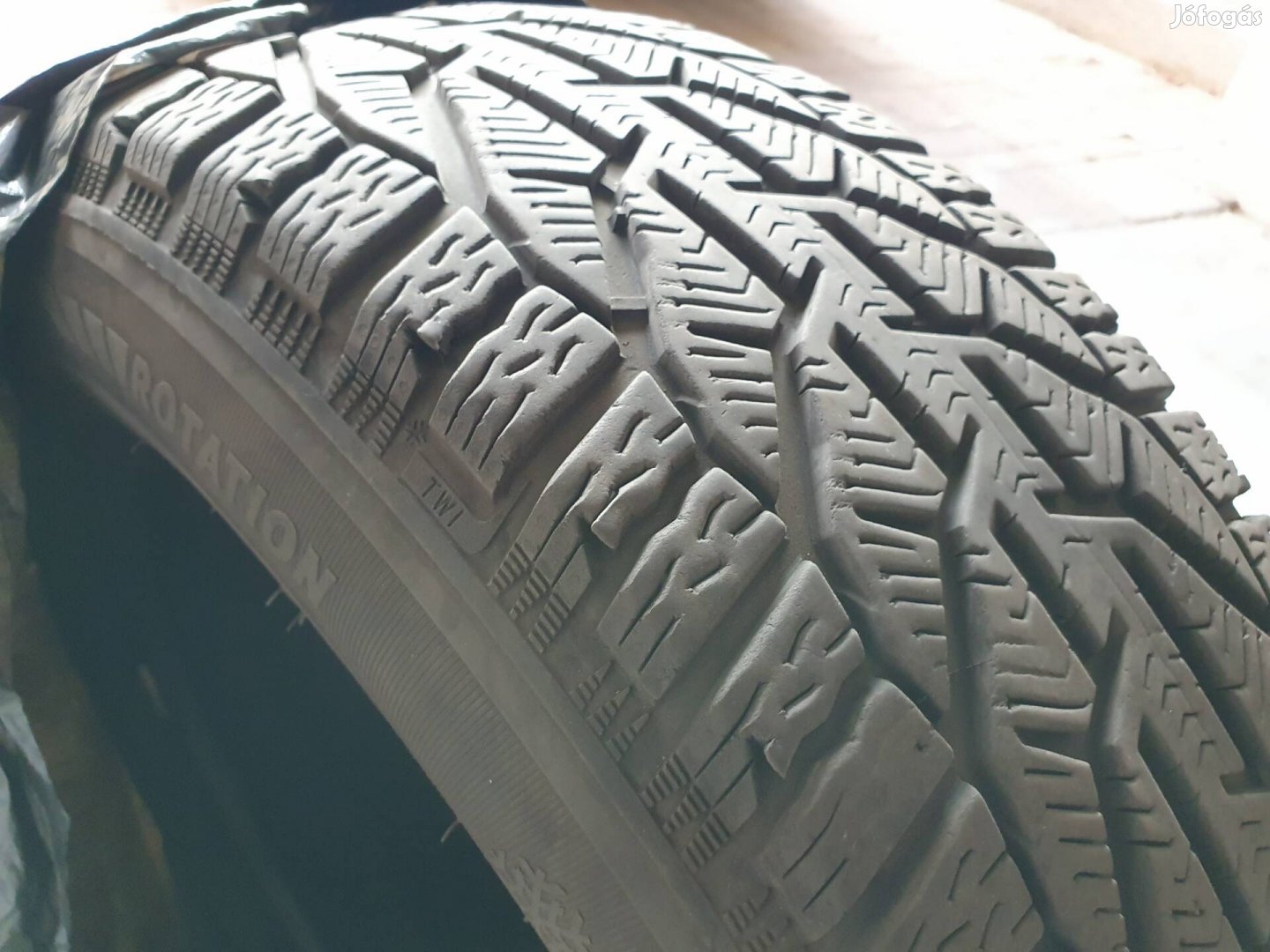 4db alig használt Sebring SUV 215/60R17 96H téli gumiabroncs eladó