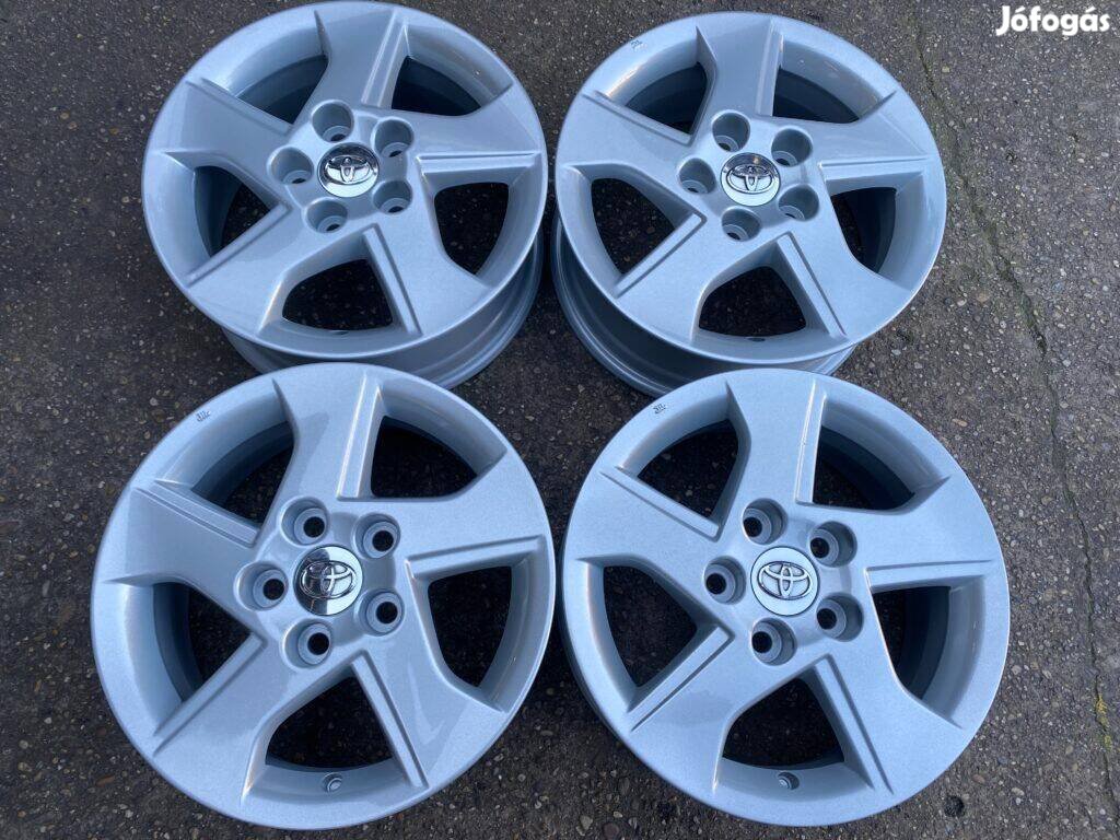 4db gyári 15 Toyota Auris Corolla alufelni. ("3529")